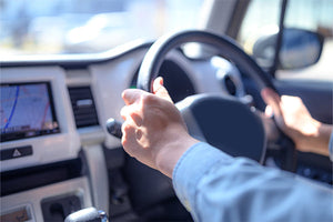人手不足でも事故は防げる。駐車場に必要なのは“自動で行う見える警備”